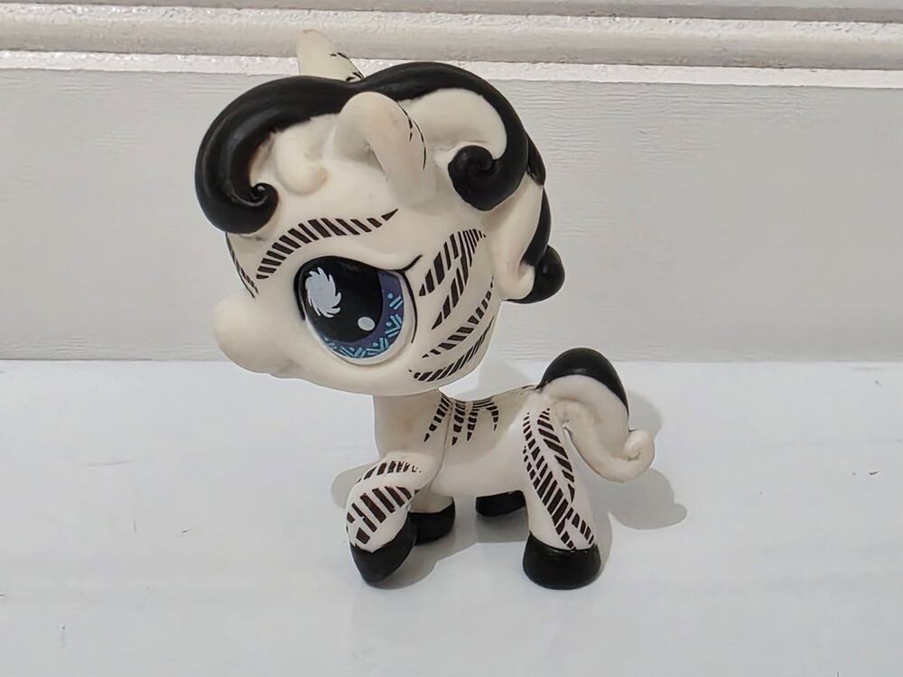 Hasbro Littlest Pet Shop #903 Postcard Pets Zebra